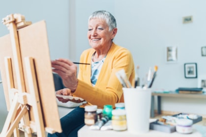 Senior-artist-woman-painting-at-home